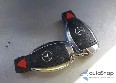 2016 Mercedes-Benz Glc 300 4Matic z USA, uszkodzony, nr VIN WDC0G4KB6GF043518